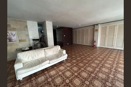 Apartamento à venda com 74m², 2 quartos e 1 vagaHall de entrada
