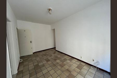 Apartamento à venda com 74m², 2 quartos e 1 vagaSala