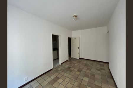 Apartamento à venda com 74m², 2 quartos e 1 vagaSala