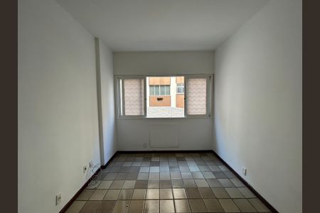 Apartamento à venda com 74m², 2 quartos e 1 vagaSala