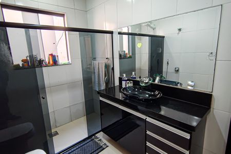 Casa à venda com 330m², 5 quartos e 4 vagasBanheiro Social