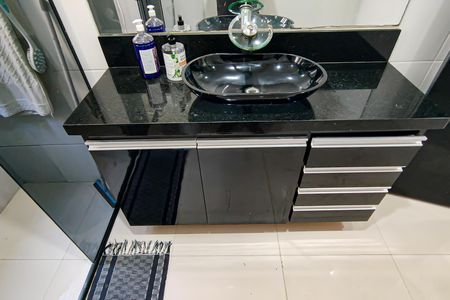 Casa à venda com 330m², 5 quartos e 4 vagasBanheiro Social