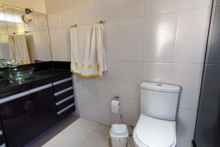 Casa à venda com 330m², 5 quartos e 4 vagasBanheiro da Suíte