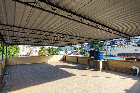 Casa à venda com 330m², 5 quartos e 4 vagasVaranda