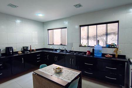 Casa à venda com 330m², 5 quartos e 4 vagasCozinha