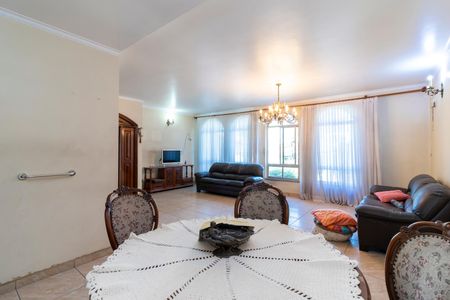 Casa à venda com 320m², 5 quartos e 3 vagas Casa à venda com 320m², 5 quartos e 3 vagasSala