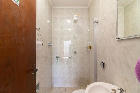 Casa à venda com 320m², 5 quartos e 3 vagas Casa à venda com 320m², 5 quartos e 3 vagasBanheiro de Serviço