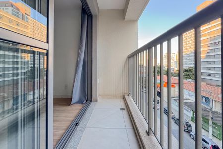 Studio para alugar com 25m², 1 quarto e sem vaga Studio para alugar com 25m², 1 quarto e sem vagaVaranda