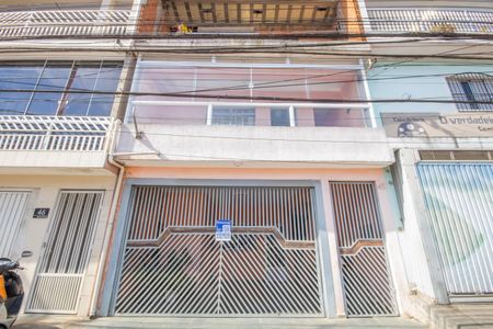 Casa à venda com 77m², 3 quartos e 1 vaga Casa à venda com 77m², 3 quartos e 1 vagaFachada