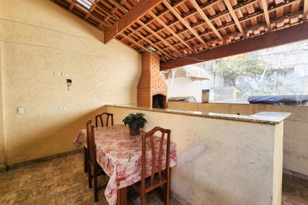 Casa à venda com 270m², 3 quartos e 2 vagas Casa à venda com 270m², 3 quartos e 2 vagasÁrea de Serviço