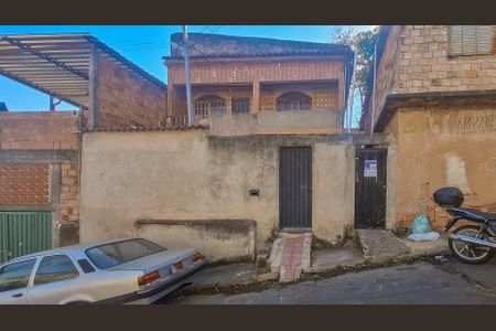 Casa para alugar com 70m², 2 quartos e sem vaga Casa para alugar com 70m², 2 quartos e sem vagaFachada