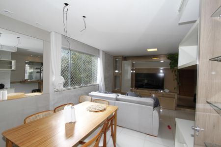 Sala de apartamento à venda com 3 quartos, 110m² em Álvaro Camargos, Belo Horizonte