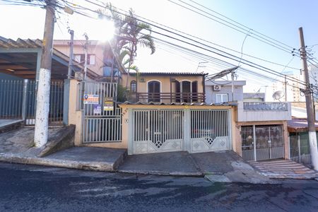 Casa à venda com 300m², 3 quartos e 2 vagas Casa à venda com 300m², 3 quartos e 2 vagasFachada