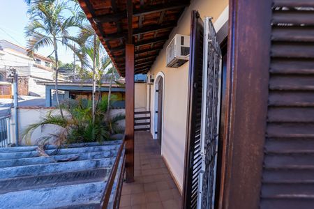 Casa à venda com 300m², 3 quartos e 2 vagas Casa à venda com 300m², 3 quartos e 2 vagasVaranda