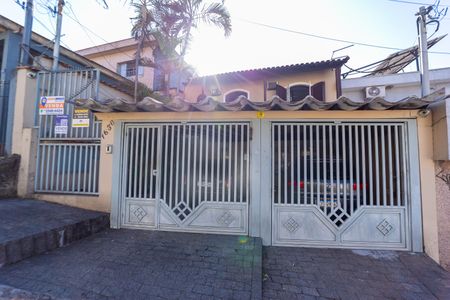 Casa à venda com 300m², 3 quartos e 2 vagas Casa à venda com 300m², 3 quartos e 2 vagasFachada