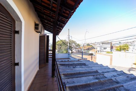 Casa à venda com 300m², 3 quartos e 2 vagas Casa à venda com 300m², 3 quartos e 2 vagasVaranda