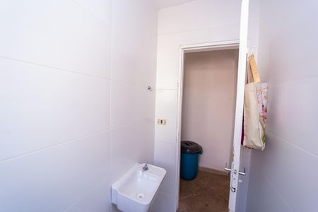 Casa à venda com 300m², 3 quartos e 2 vagas Casa à venda com 300m², 3 quartos e 2 vagasBanheiro Edícula