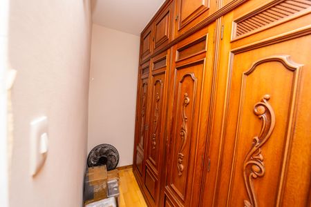 Casa à venda com 300m², 3 quartos e 2 vagas Casa à venda com 300m², 3 quartos e 2 vagasCloset do Quarto 1