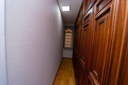 Casa à venda com 300m², 3 quartos e 2 vagas Casa à venda com 300m², 3 quartos e 2 vagasCloset