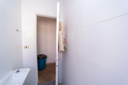 Casa à venda com 300m², 3 quartos e 2 vagas Casa à venda com 300m², 3 quartos e 2 vagasBanheiro Edícula