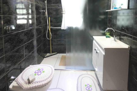 Casa à venda com 140m², 2 quartos e 2 vagas Casa à venda com 140m², 2 quartos e 2 vagasBanheiro da Suíte