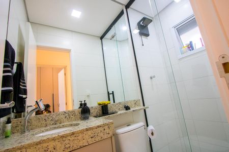 Apartamento para alugar com 55m², 2 quartos e 1 vaga Apartamento para alugar com 55m², 2 quartos e 1 vagaBanheiro social