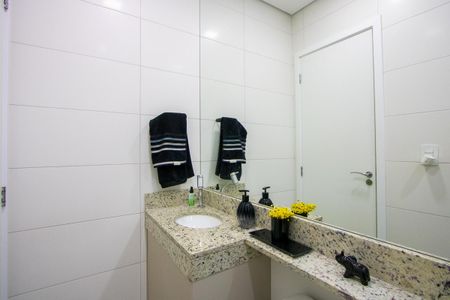 Apartamento para alugar com 55m², 2 quartos e 1 vaga Apartamento para alugar com 55m², 2 quartos e 1 vagaBanheiro social