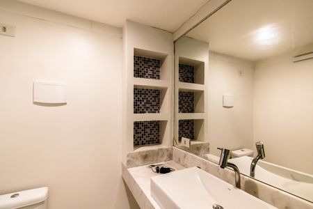 Casa à venda com 330m², 3 quartos e 4 vagas Casa à venda com 330m², 3 quartos e 4 vagasBanheiro da Suíte