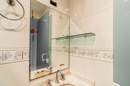 Casa à venda com 330m², 3 quartos e 4 vagas Casa à venda com 330m², 3 quartos e 4 vagasBanheiro de serviço