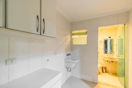 Casa à venda com 330m², 3 quartos e 4 vagas Casa à venda com 330m², 3 quartos e 4 vagasÁrea de Serviço