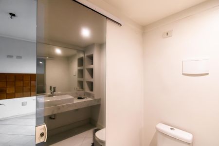 Casa à venda com 330m², 3 quartos e 4 vagas Casa à venda com 330m², 3 quartos e 4 vagasBanheiro da Suíte