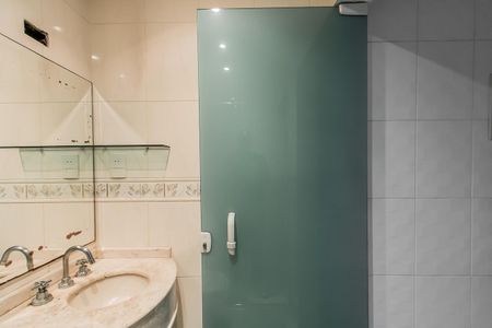 Casa à venda com 330m², 3 quartos e 4 vagas Casa à venda com 330m², 3 quartos e 4 vagasBanheiro de serviço