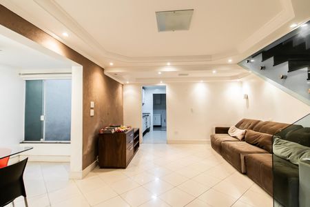 Casa à venda com 330m², 3 quartos e 4 vagas Casa à venda com 330m², 3 quartos e 4 vagasSala