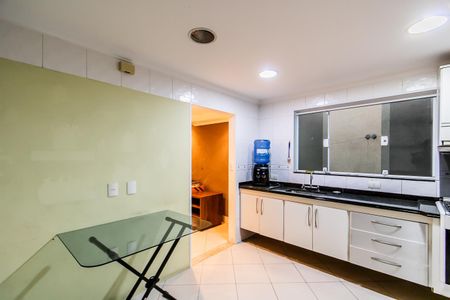 Casa à venda com 330m², 3 quartos e 4 vagas Casa à venda com 330m², 3 quartos e 4 vagasCozinha