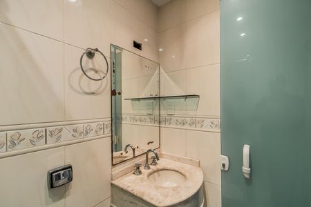 Casa à venda com 330m², 3 quartos e 4 vagas Casa à venda com 330m², 3 quartos e 4 vagasBanheiro de serviço