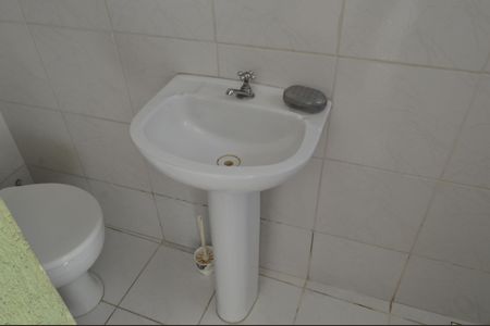 Casa de condomínio à venda com 121m², 2 quartos e 1 vagaBanheiro 