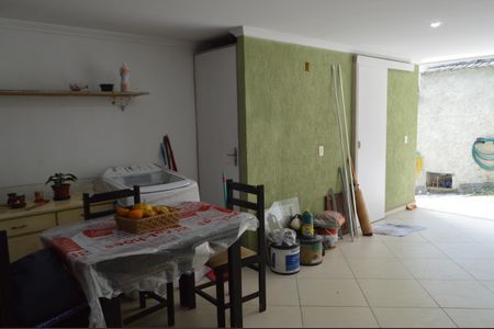 Casa de condomínio à venda com 121m², 2 quartos e 1 vagaÁrea de Serviço