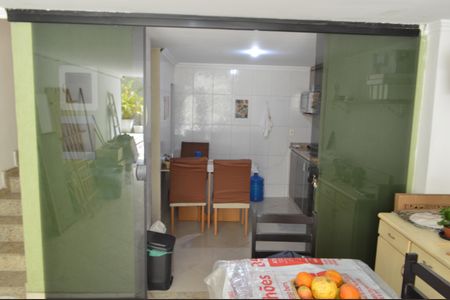 Casa de condomínio à venda com 121m², 2 quartos e 1 vagaCozinha 