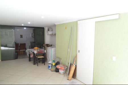 Casa de condomínio à venda com 121m², 2 quartos e 1 vagaÁrea de Serviço