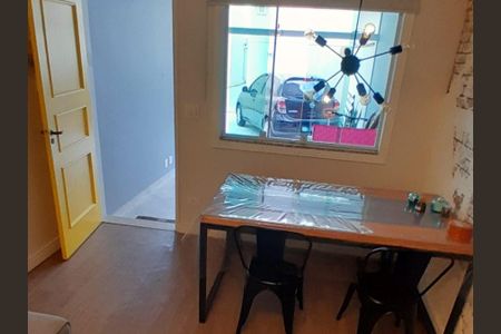 Casa de condomínio à venda com 148m², 3 quartos e 2 vagas Casa de condomínio à venda com 148m², 3 quartos e 2 vagasSala