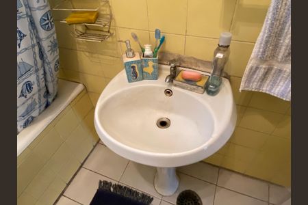 Apartamento à venda com 100m², 2 quartos e sem vaga Apartamento à venda com 100m², 2 quartos e sem vagaBanheiro