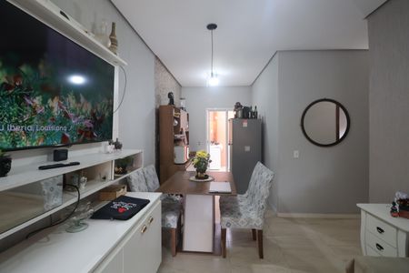 Casa à venda com 73m², 3 quartos e 2 vagasSala