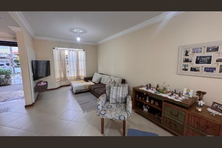 Casa de condomínio à venda com 132m², 3 quartos e 2 vagasSala