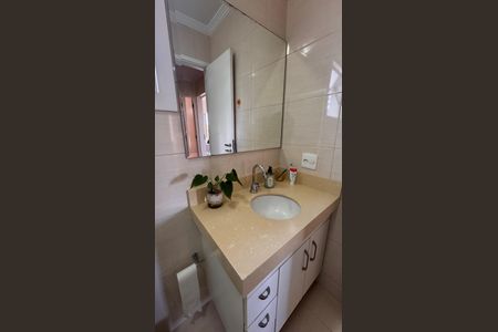 Casa de condomínio à venda com 132m², 3 quartos e 2 vagasBanheiro