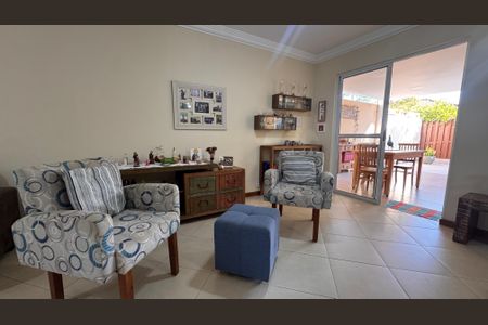 Casa de condomínio à venda com 132m², 3 quartos e 2 vagasSala