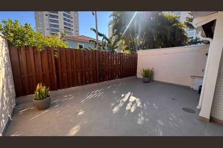 Casa de condomínio à venda com 132m², 3 quartos e 2 vagasQuintal