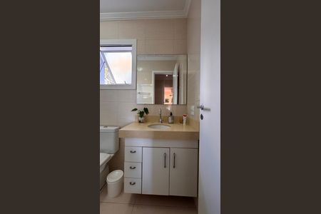 Casa de condomínio à venda com 132m², 3 quartos e 2 vagasBanheiro