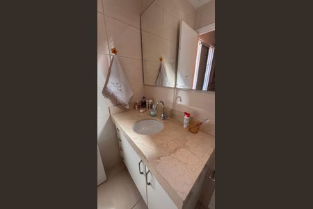 Casa de condomínio à venda com 132m², 3 quartos e 2 vagasBanheiro da Suíte