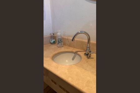 Casa de condomínio à venda com 132m², 3 quartos e 2 vagasLavabo