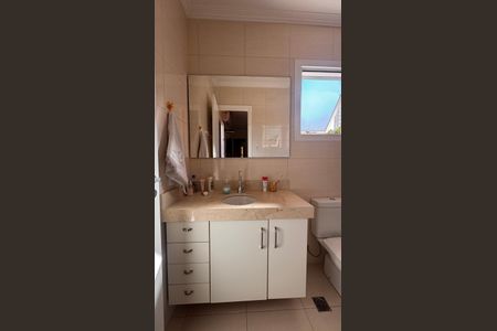 Casa de condomínio à venda com 132m², 3 quartos e 2 vagasBanheiro da Suíte